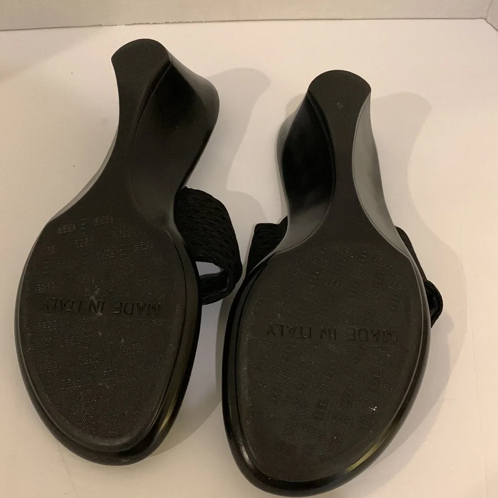 Italian Shoe Maker Thong Black Sandals With Rhinestone Accents Size 6.5. - Picture 2 of 7